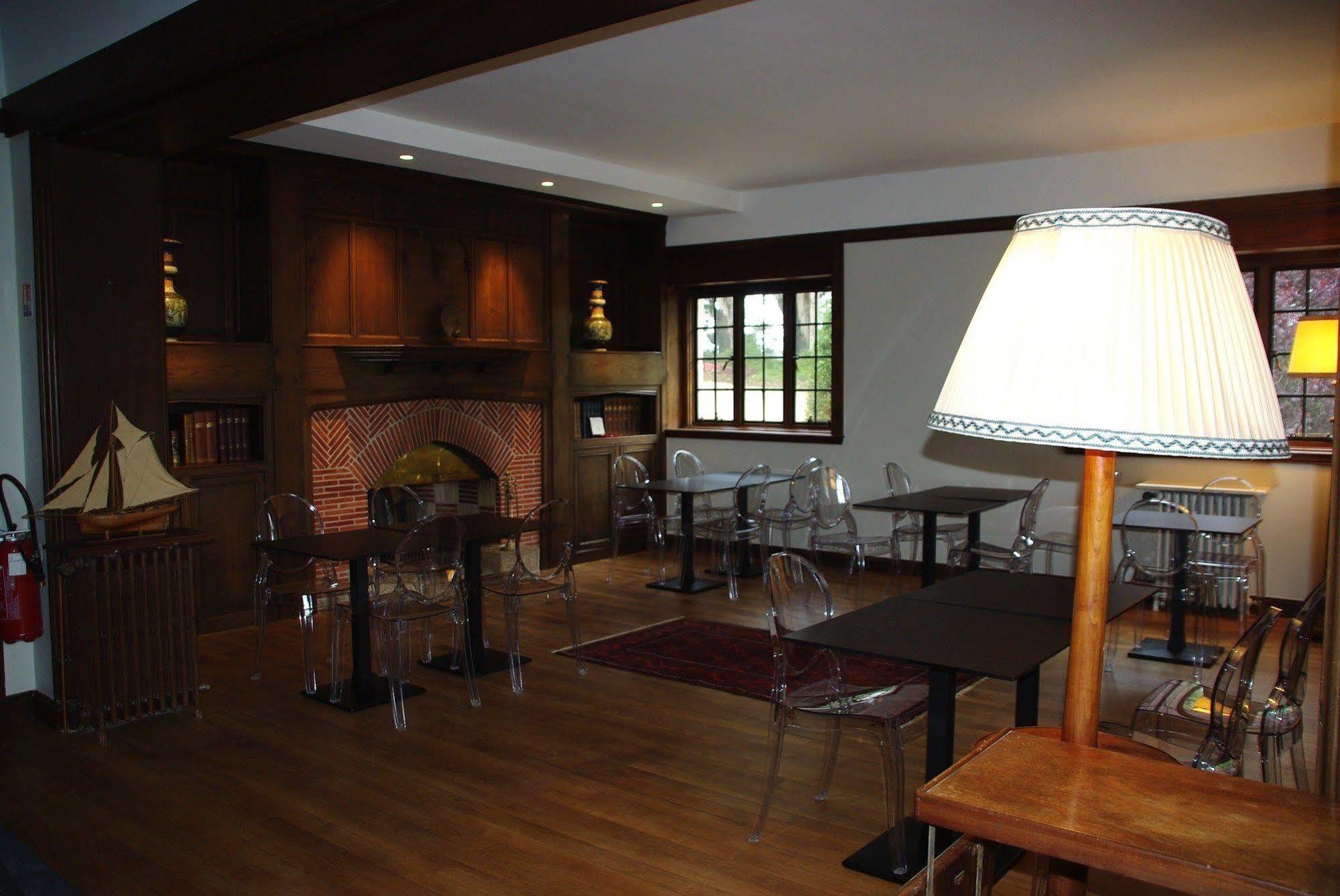 Manoir Dalmore เนเวซ์ ภายนอก รูปภาพ